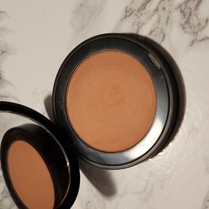 Melt powder blush